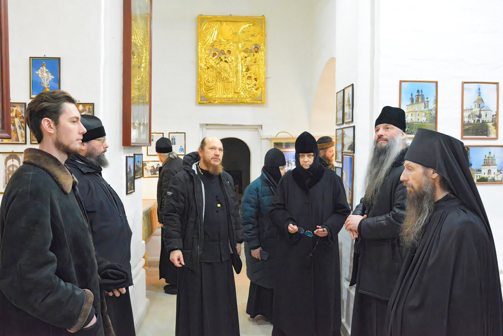 Комиссия Синодального отдела по монастырям и монашеству посетила Пафнутиев Боровский монастырь | Фото 2 из 11