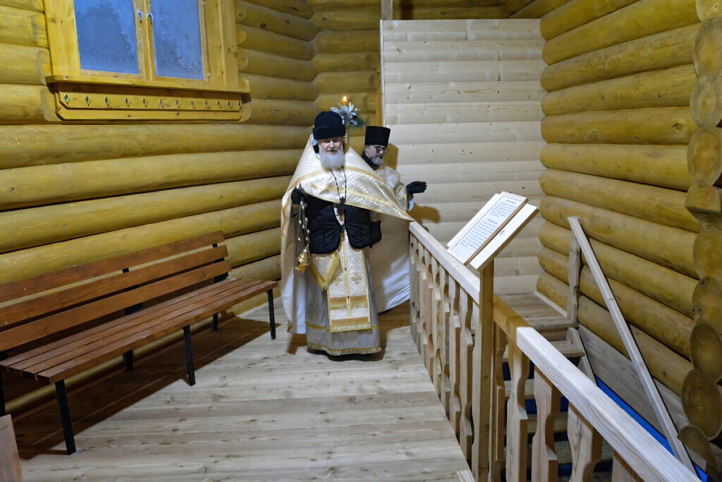 Крещение Господне отпраздновали в Пафнутиевом Боровском монастыре | Фото 10 из 12