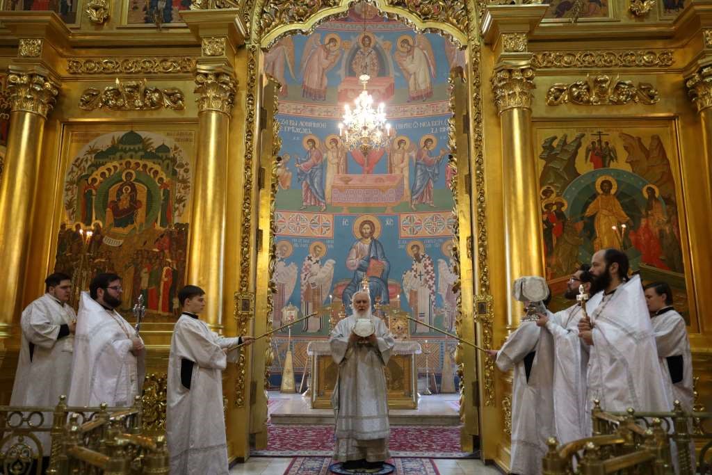 Митрополит Климент совершил Божественную литургию в праздник Крещения Господня и Великое освящение воды в Свято-Троицком кафедральном соборе