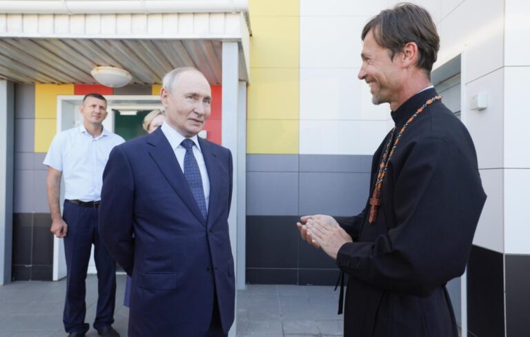 Президент России В.В. Путин поддержал строительство Петропавловского храма на Итурупе